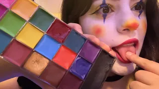 ASMR HACIENDOTE MAQUILLAJE DE PAYASO🤡
