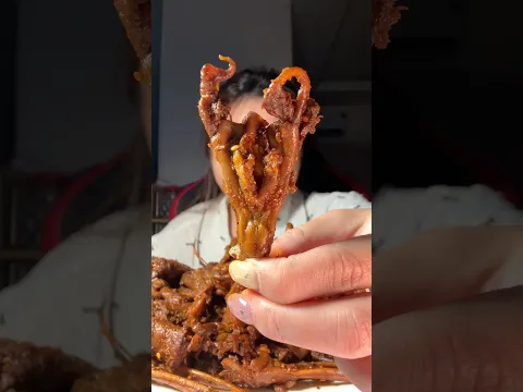 Mukbang cổ vịt, lưỡi vịt, chân gà tê cay