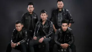 Download DI SAAT PATAH HATI - SINGLE FUNKOT MP3