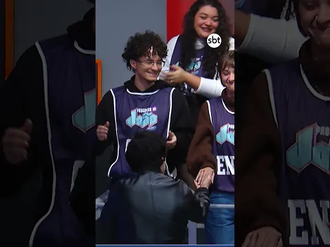 O talento vem de família! Enzo Rabelo arrebentando no palco do programa ❤️