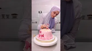 الكيك لبنوتة عمرها سنة مين فيكم أحتفل بالعمر ده اسهل تزيين تورته Shortsviral 