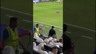 إبراهيم بايش وريبين سولاقا خلال مجريات الشوط الأول من مباراة العراق والإمارات 