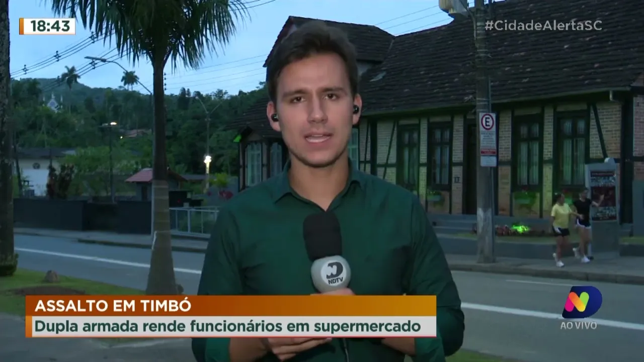 Dupla invade supermercado e rende funcionários e clientes em Timbó