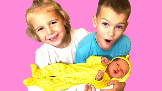 Download Vania, Mania and their Little SISTER NEW BORN baby Kids Pretend play with cleaning toys MP3