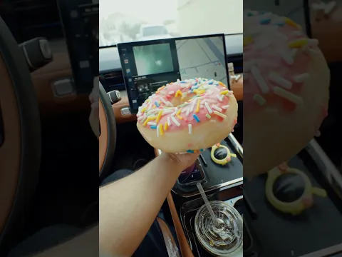 جبت لها اكبر دونات 🍩 !