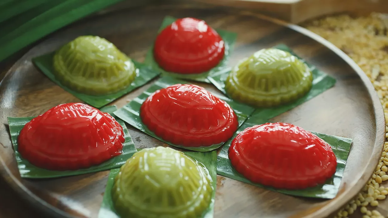 Ang Ku Kueh with Mung Bean Paste Filling - 