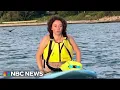 Download Lagu Stunning new video of paddleboarder’s shark encounter