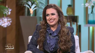 سيمون قامت وقفت   لما شافت فاتن حمامة وهي بتتكلم عنها   دندنها