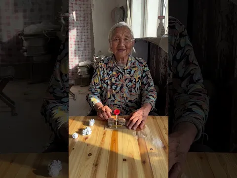 Grandma's catapult is really powerful! #Grandma #RuralLife #LikingIncentiveProgram