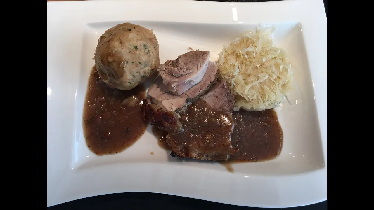 Semmelknödel aus dem Dampfgarer. 