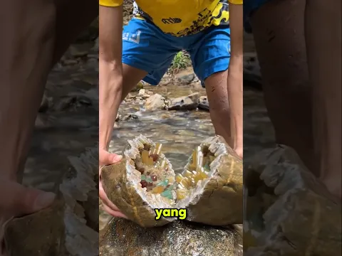ternyata di dalam batu itu penuh kristal! #shorts #shortvideo