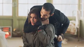 منظمة بتبعت عميل علشان يقبض علي رهينة بتهددهم فبيقع في حبها وبيساعدها في تدمير المنظمة 