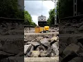 Lagu 🚂 Echte trein ontmoet mini-cementmixer op spoor | Extreme Danger Scene