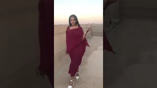 أجمل بنت سودانيه بلبس التوب السوداني 