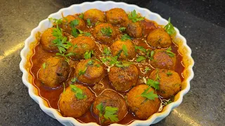 خدامة ومعندكش الوقت هذا وش يسلكها👌كريات الدجاج بالزيتون وصلصة حمراء تجي خاثرة وبنينة تقول مرڤاز😋