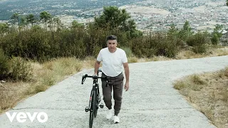 La M.O.D.A., Leiva - 'Subiendo como El Chava Jiménez' (Lyric Video)