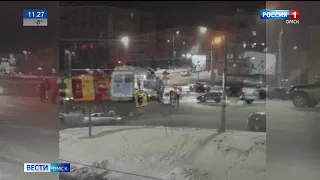 Сегодня ночью в Омске серьёзная авария случилась на пересечении улиц Ленина и Масленникова