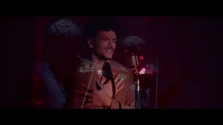 غبى من بين أيديه ضيع حاجات مش هيلاقيها دندنها