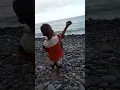 video lucu bocah lempar batu kena kepala kakanya #shorts
