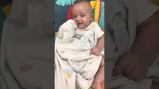 لحضة استماع الطفل الي الاذان لاول مرة 