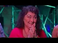 Max Schrut impresses with "Geile Zeit" by Juli and proposes to Bill.