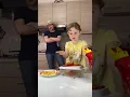 Download Lagu Giorgia fa lo scherzo al papà Salvo checiap #shorts