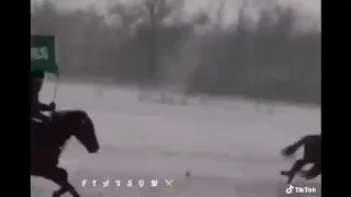 حالات واتس اب قم فإن الله لايرضى بأن تحيا ذليلا 