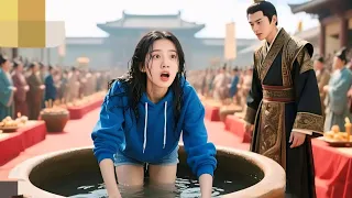 بنت كيوته بتنتقل لعالم تاني بيوقع فحبها الامير الوسيم وعشان ترجع لعالمها لازم تنقذ البلاد من الاعداء 