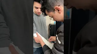 رامي فك الجبس اخيرا و قام بالسلامة 