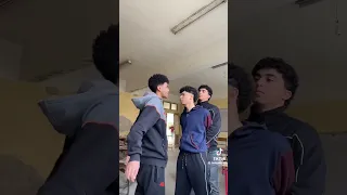 واقف على الموقف وانتقلت ز جايه بتجري قلت له ولا بويكا وعجل لي وديت له المطواه ويلا اجري اكسبلور 