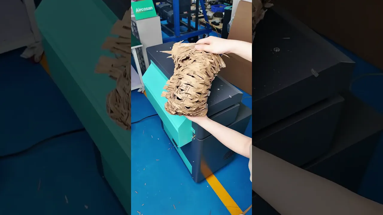 Эта двухслойная машина для резки картона удивительна! Верхний слой режет в форме сетки,