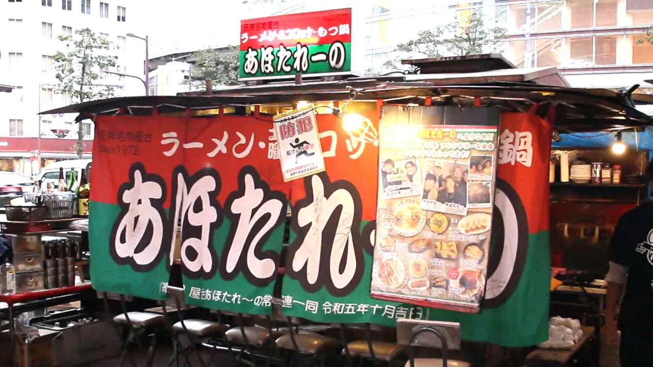 50年以上続く行列の出来る福岡屋台!女性・観光客・常連さんでいつも満席!定番ラーメン~お洒落グルメまで揃う屋台!japanese street food