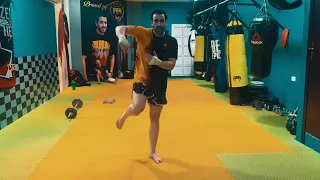 شرح اساسيات المواي تاي للهواة مع المدرب عبدالله خوري ضربات الاكواع و الركب و اللكم و الركل 2022 