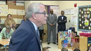 DeWine makes stop at Valley school during literacy tour