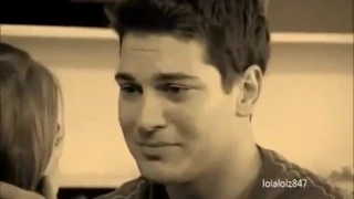                         عمرو دياب   جنب حبيبي دندنها