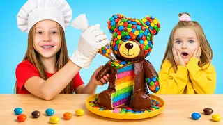 Nastya dan teman-temannya belajar memasak dan membantu orang dewasa.