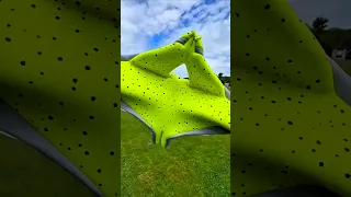 لماذا لا تفلت الكرة من يد الحارس  لماذا لا تفلت الكرة من يد الحارس