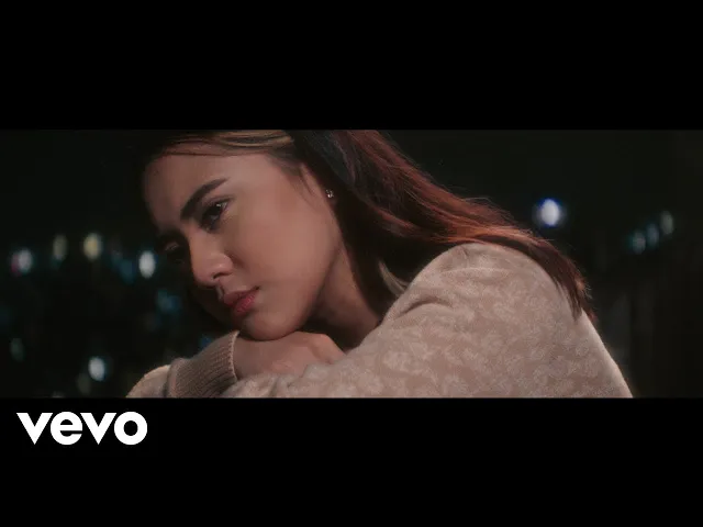 Download MP3 Ziva Magnolya - Wanita Biasa (Official Music Video)