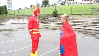 SUPERHEROES VS SLENDER MAN