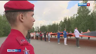 Самую большую георгиевскую ленту и масштабное полотнище Знамени Победы развернули в Омске