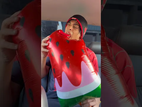 ازااااي الايس كريم البطيخ العملاق !! 😱😂