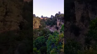 هذه إحدى الوديان الواقعة بين جبال طوروس Biolog Ecossistem Biyoloji Nature جبال التنوع الحيوي 