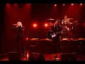 Download Lagu Avril Lavigne - I'm a Mess ft. Yungblud \u0026 Travis Barker Live at The Late Late Show (11/30/22)