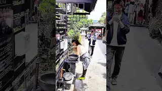 فضلت تعتذر للحنفية  لحد ما اكتشفت السر      دندنها