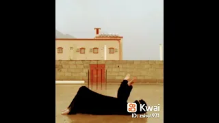 شاهد بنت سعوديه تحت المطر 