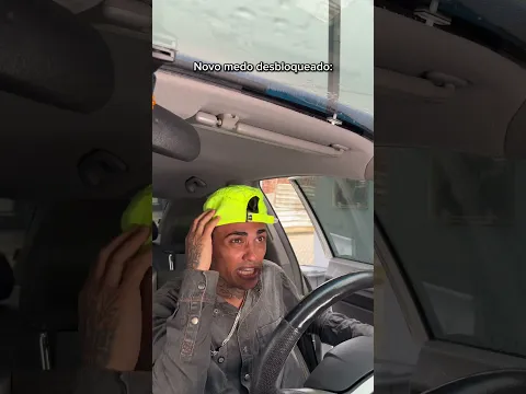 Imagina entra no carro e dá de cara com uma aranha😂