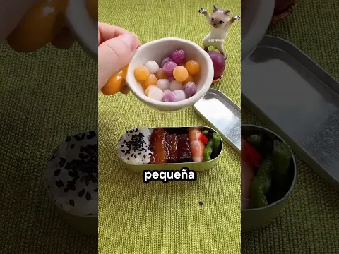 Su madre esconde algo en la mochila 😳