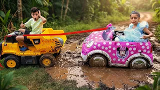 تحدي جديد 😯 Heidi & Zidane ينقذان سيارة عالقة في الطين 🚗🪨 مغامرة سيارات ممتعة للأطفال