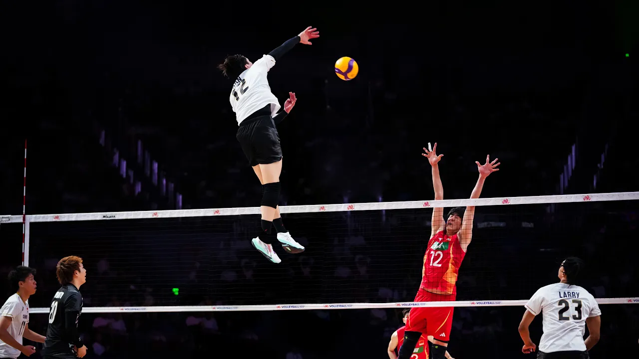 20 Times Volleyball Players Defied Gravity !!!