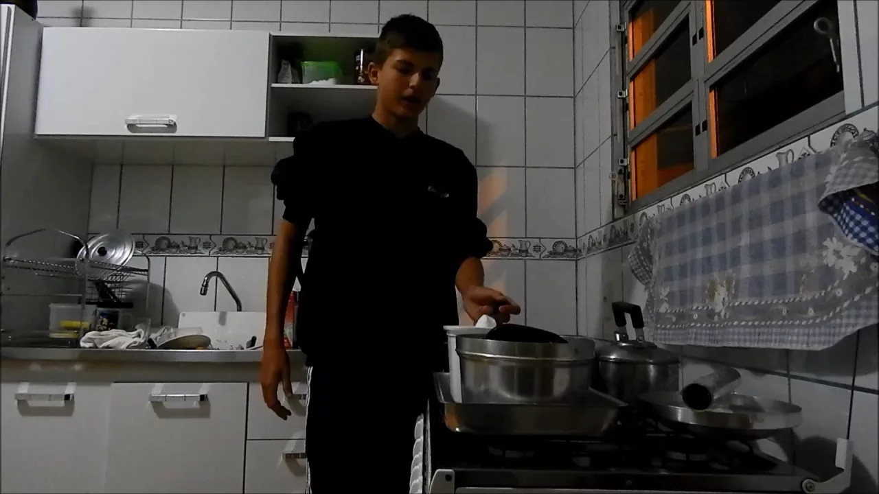 OS INGREDIENTES SÃO 1 CAIXINHA DE LEITE CONDENSADO 3 OVOS 1 VIDRINHO DE LEITE DE COCO 200 GRAMA DE .. 